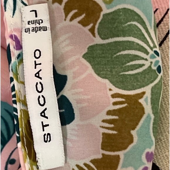 Staccato brand ladies Top sz large . Beautiful top 100% polyester. - Picture 2 of 4